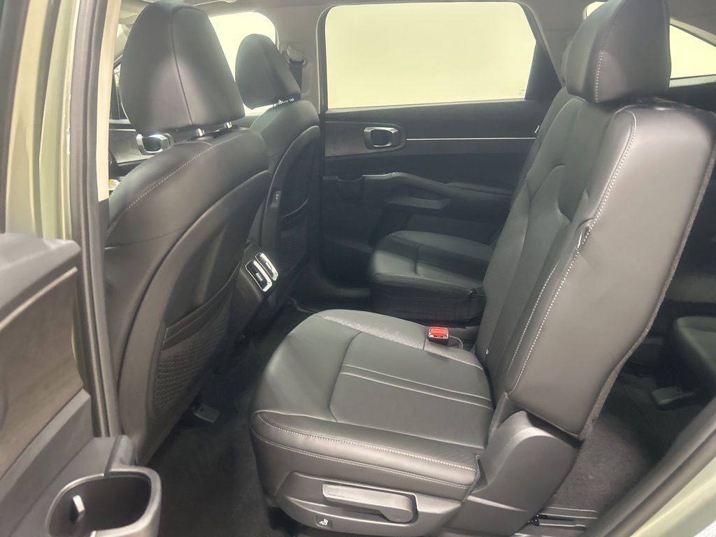 new 2025 Kia Sorento car, priced at $39,010
