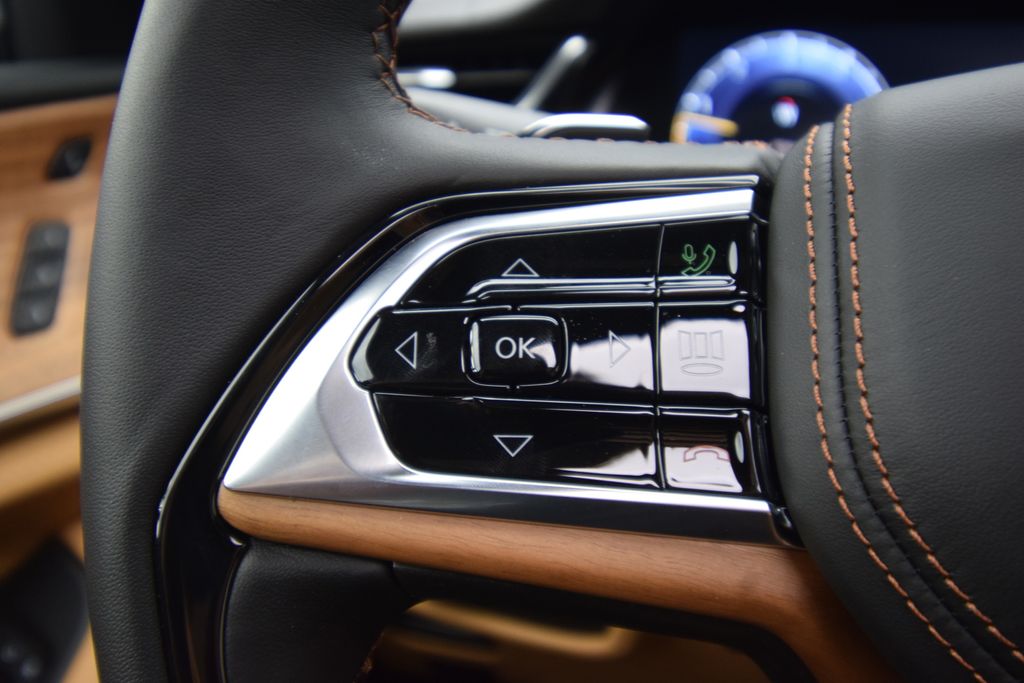 new 2025 Jeep Grand Cherokee car, priced at $63,876