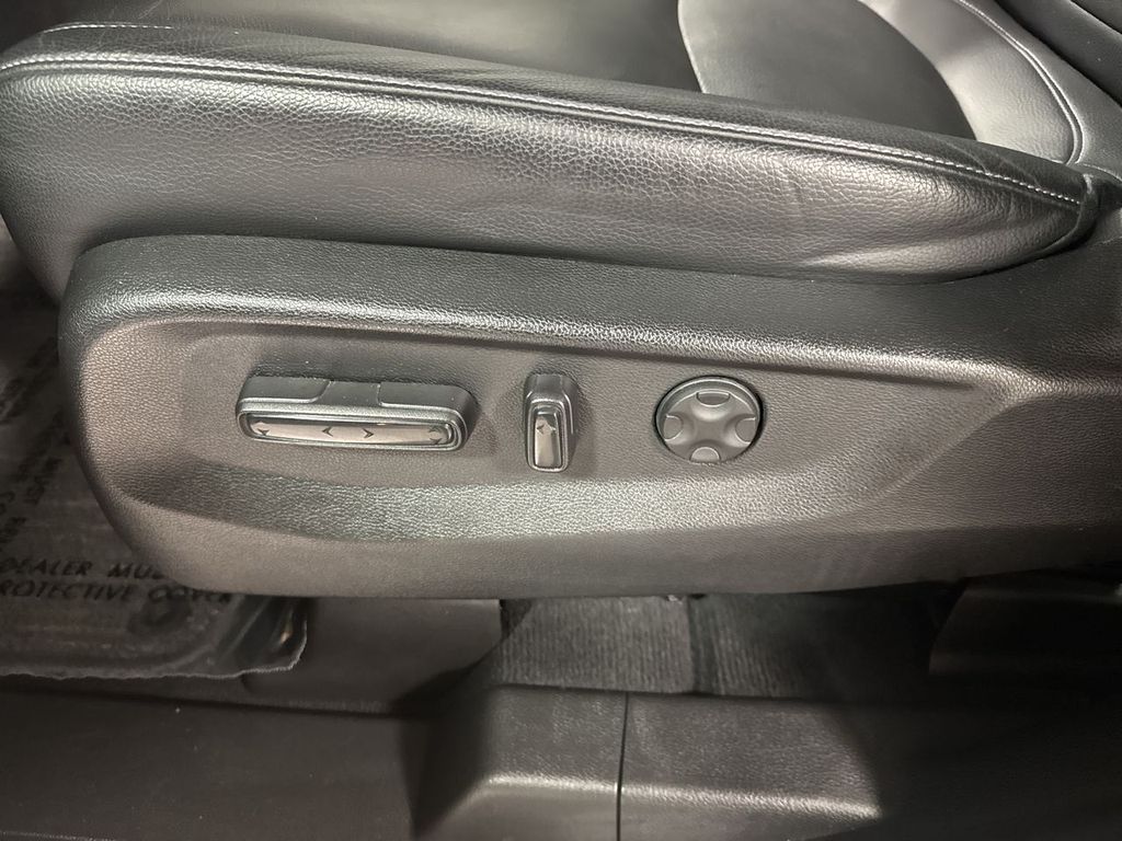 used 2023 Honda Odyssey car, priced at $34,304