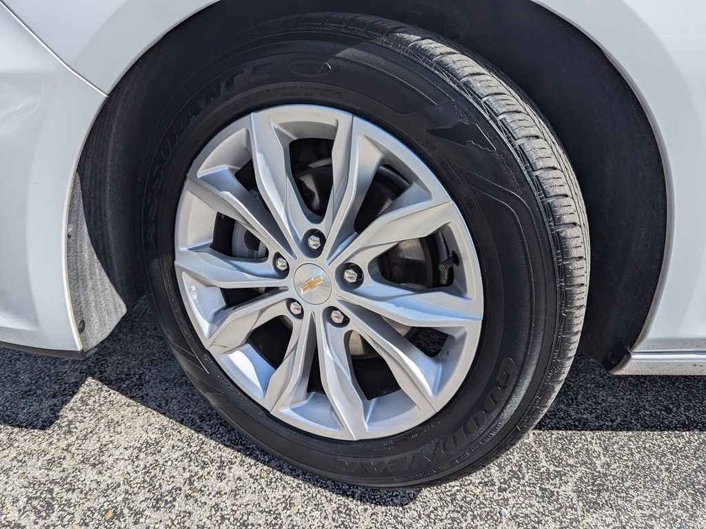 used 2024 Chevrolet Malibu car, priced at $17,994