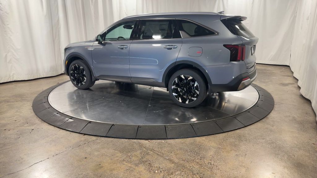 new 2025 Kia Sorento car, priced at $39,911