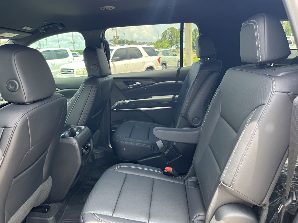 new 2025 Chevrolet Traverse car, priced at $45,859