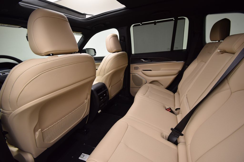 new 2025 Jeep Grand Cherokee car, priced at $52,938