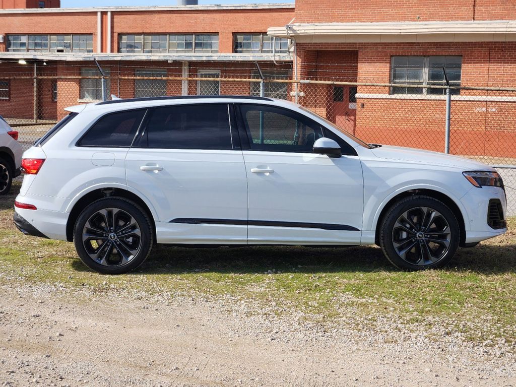 new 2025 Audi Q7 car, priced at $77,840