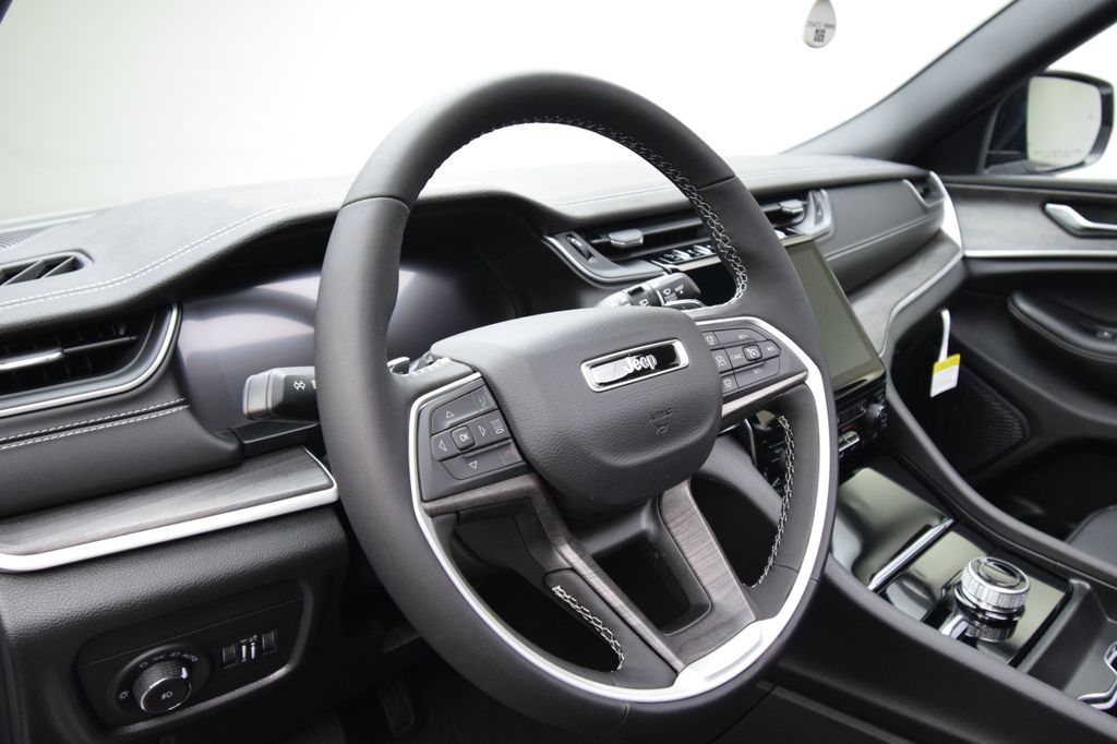 new 2025 Jeep Grand Cherokee car, priced at $44,150