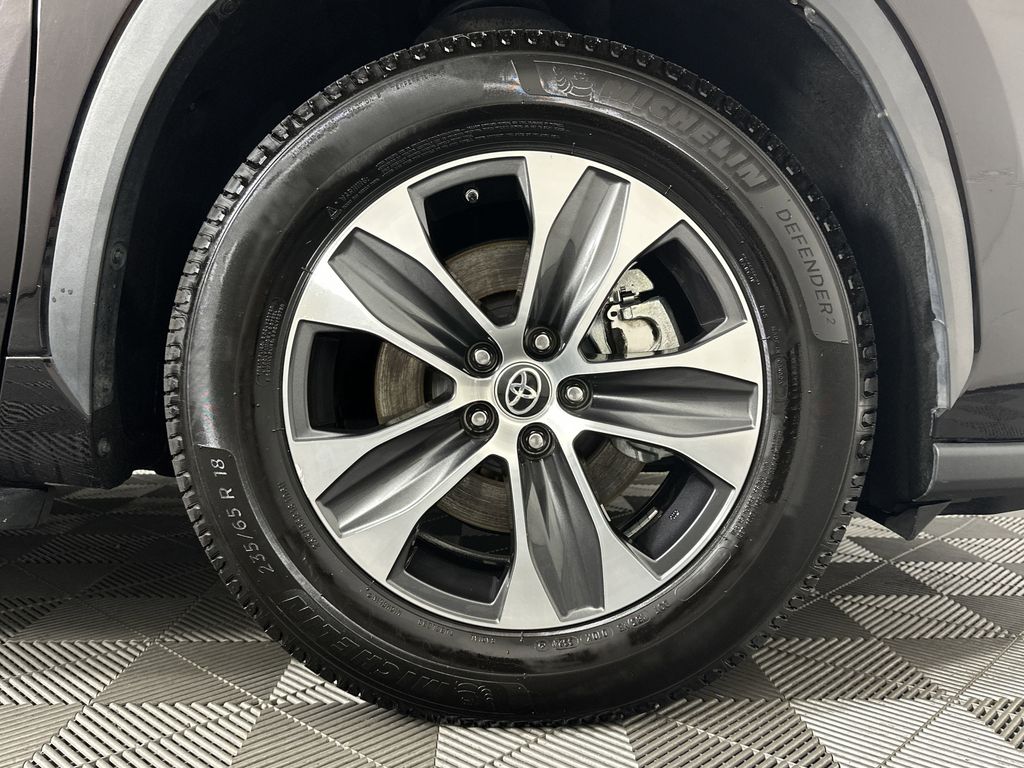 used 2022 Toyota Highlander car, priced at $34,711