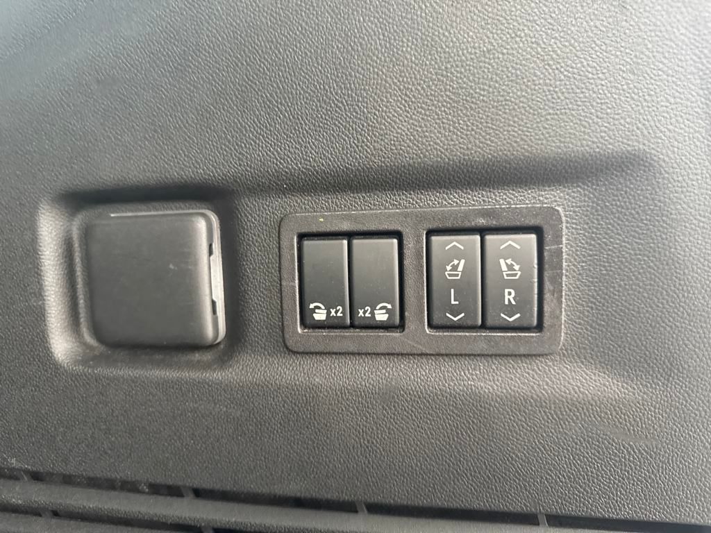 used 2023 GMC Yukon XL car, priced at $63,699