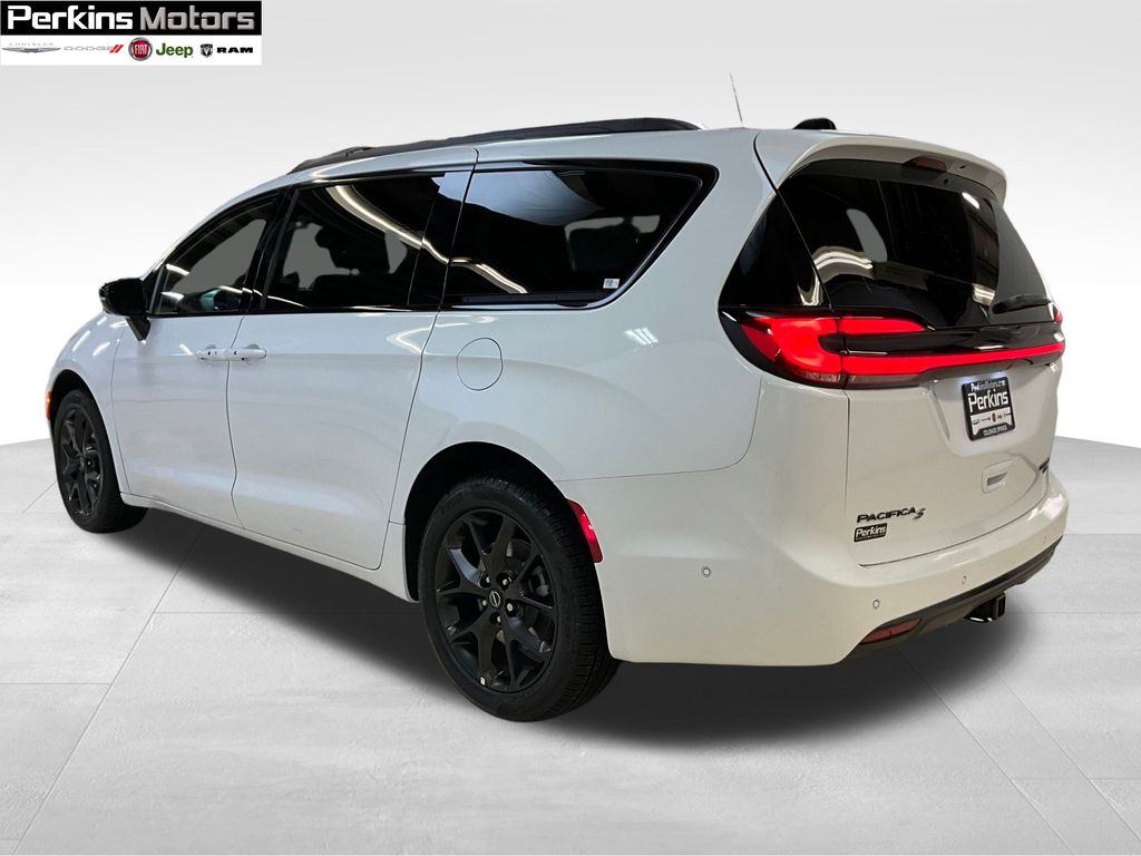 new 2025 Chrysler Pacifica car, priced at $47,352