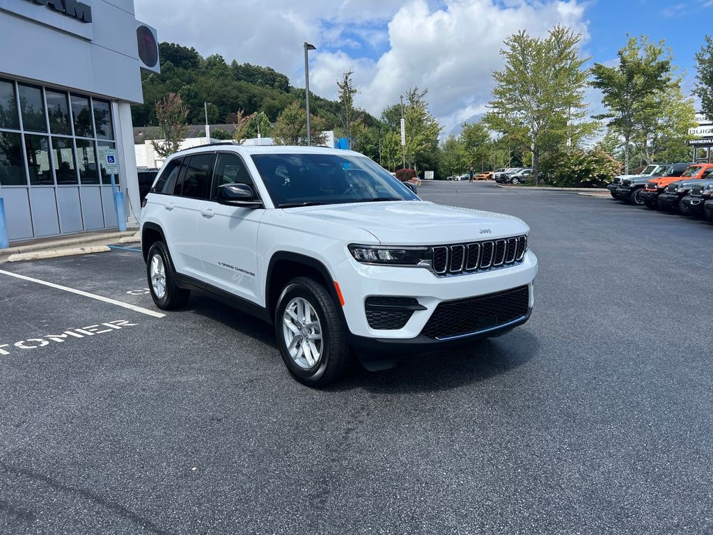 new 2025 Jeep Grand Cherokee car, priced at $38,900