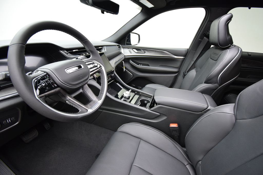 new 2025 Jeep Grand Cherokee car, priced at $55,520