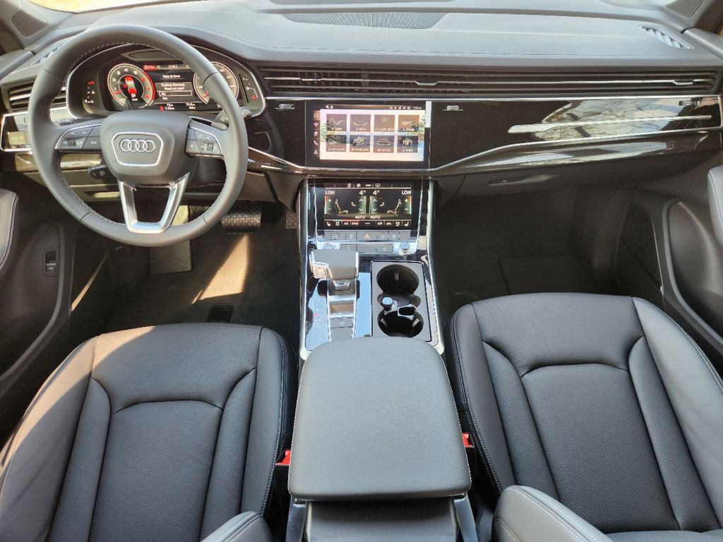 new 2025 Audi Q7 car, priced at $77,840