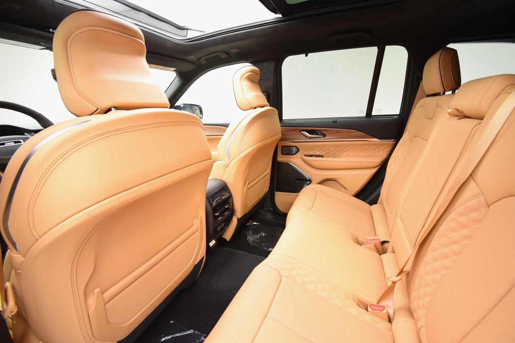 new 2025 Jeep Grand Cherokee car, priced at $68,580