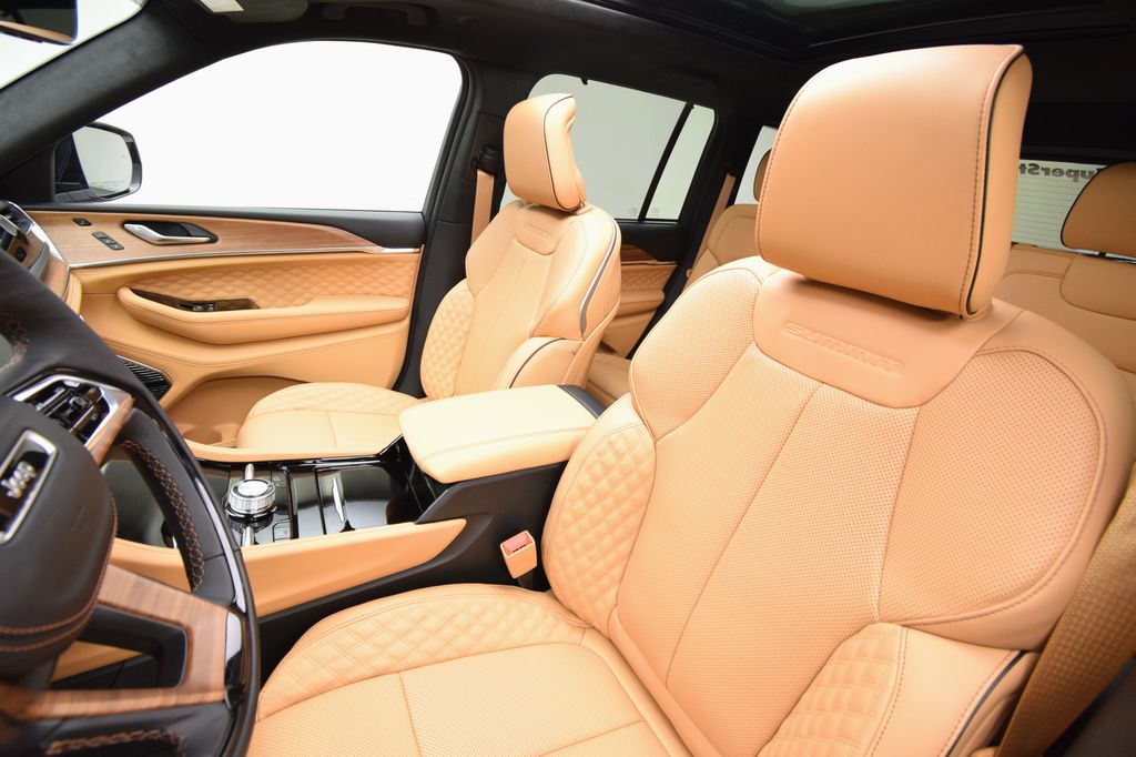 new 2025 Jeep Grand Cherokee car, priced at $68,580