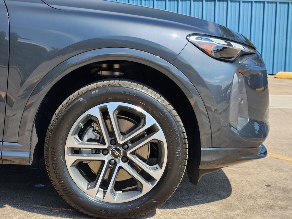 new 2025 Audi Q5 car, priced at $60,175