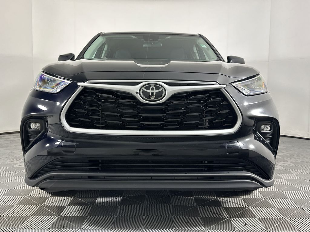 used 2023 Toyota Highlander car, priced at $33,697