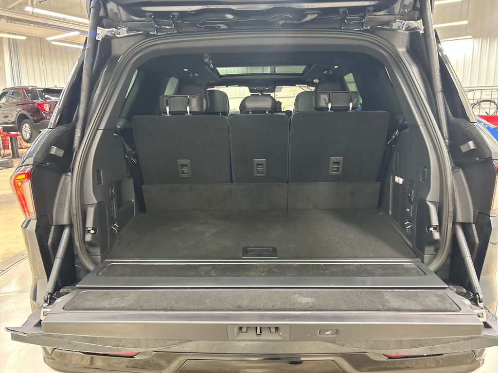new 2025 Lincoln Navigator car, priced at $106,555
