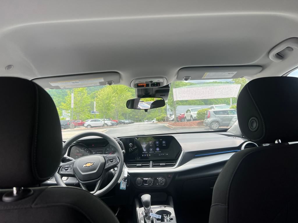 new 2025 Chevrolet Trax car, priced at $21,895