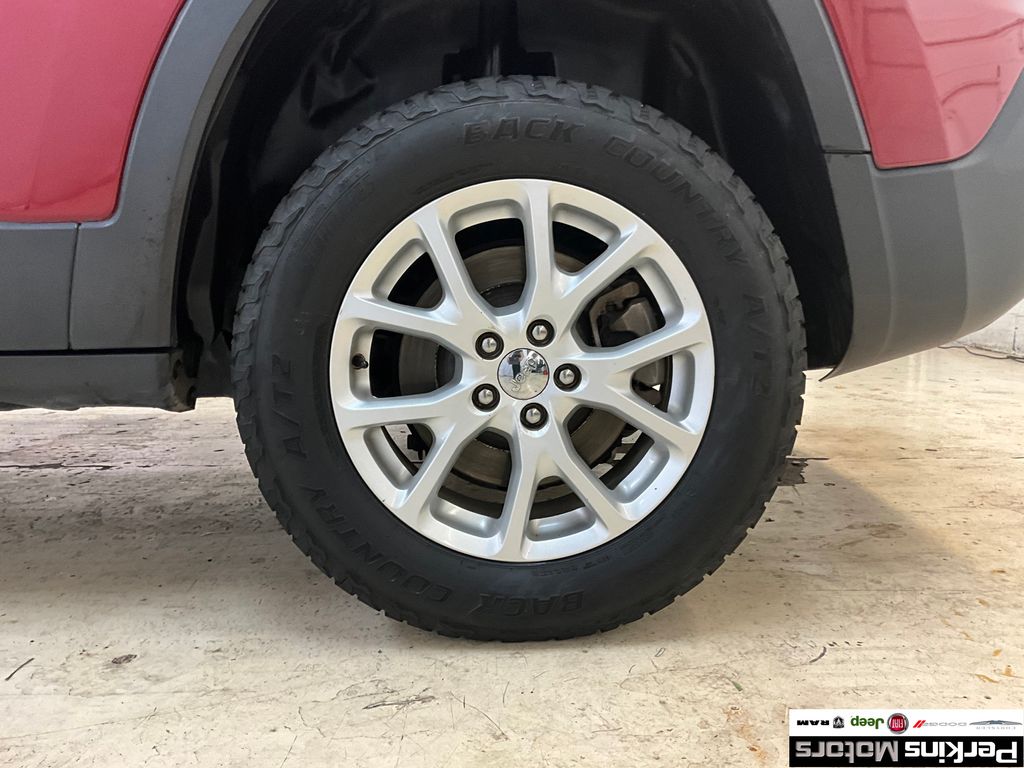 used 2014 Jeep Cherokee car, priced at $12,138