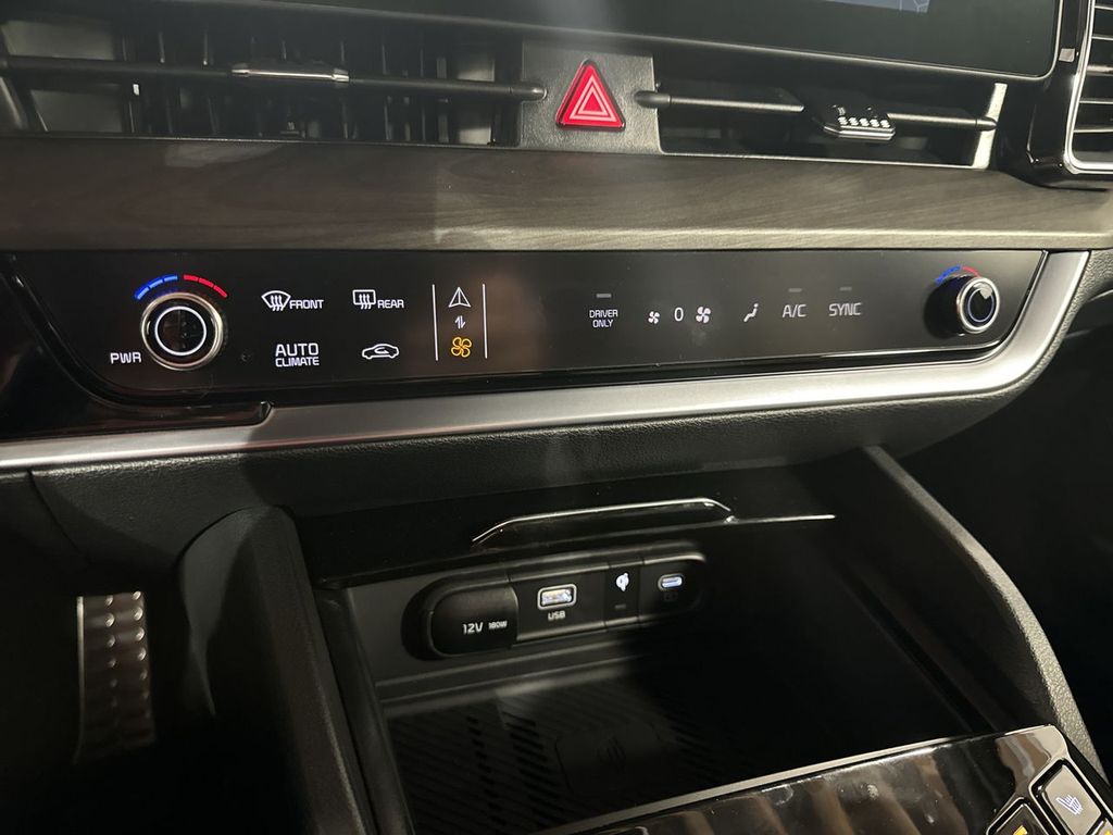 new 2025 Kia Sportage Plug-In Hybrid car, priced at $45,042