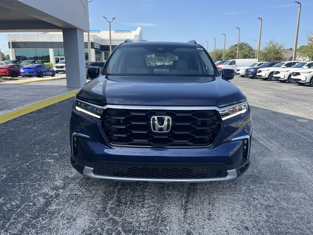 new 2025 Honda Pilot car, priced at $47,942
