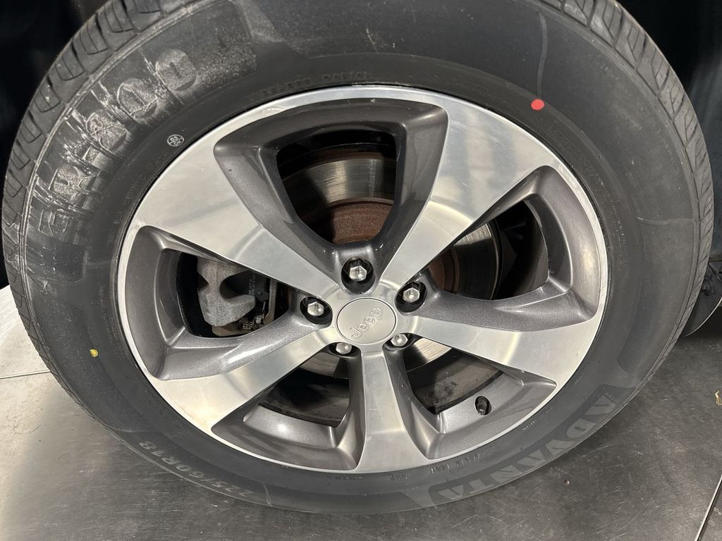 used 2019 Jeep Cherokee car, priced at $16,283