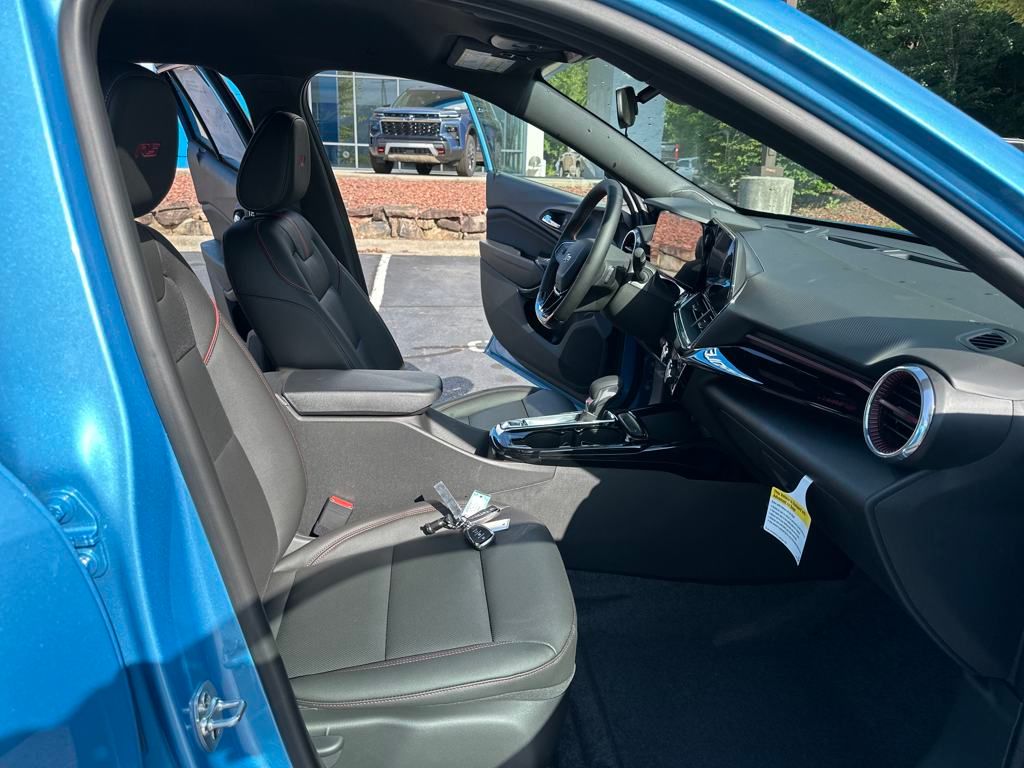 new 2025 Chevrolet Trax car, priced at $26,290