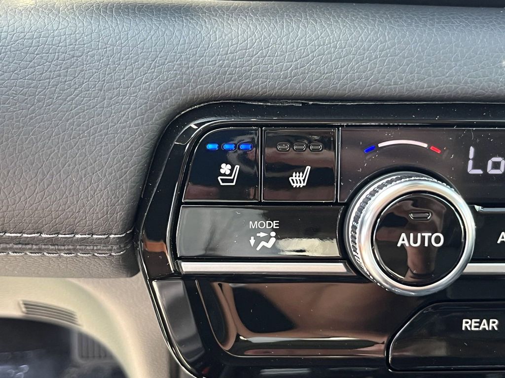 new 2025 Honda Pilot car, priced at $54,437