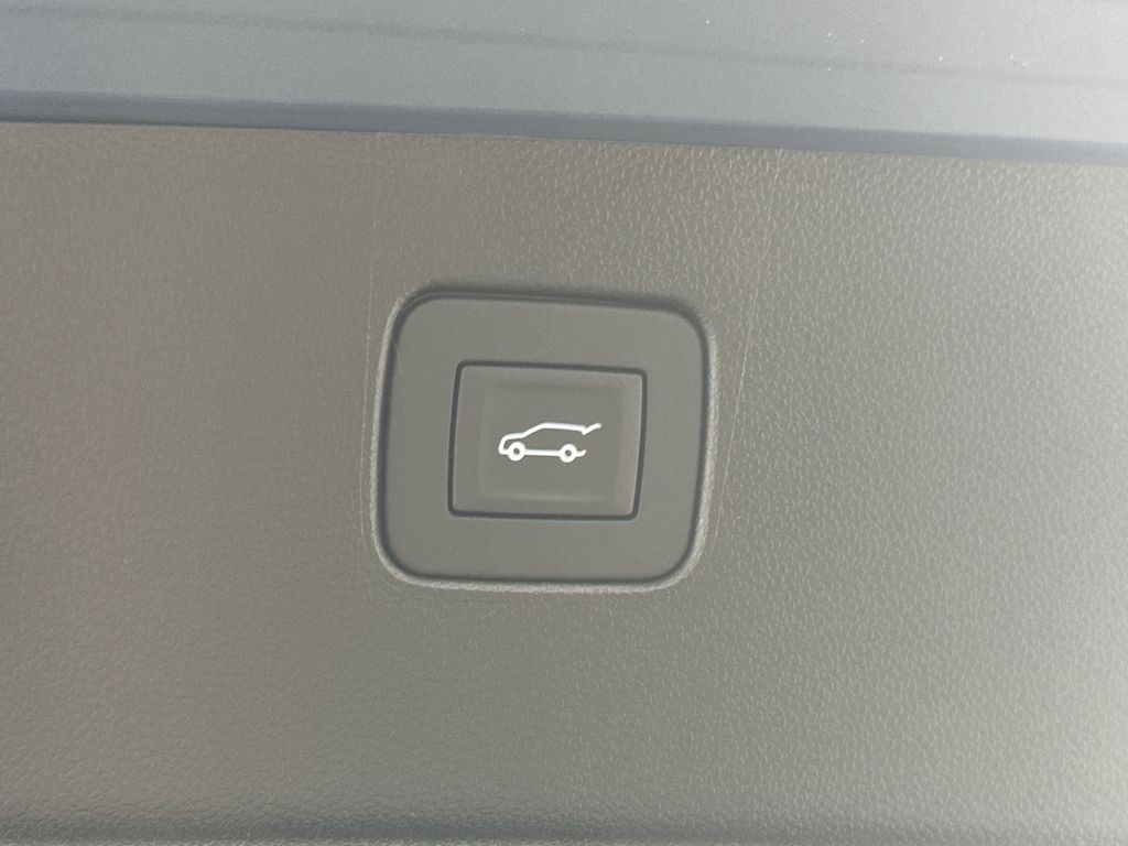 new 2025 Buick Envista car, priced at $27,375
