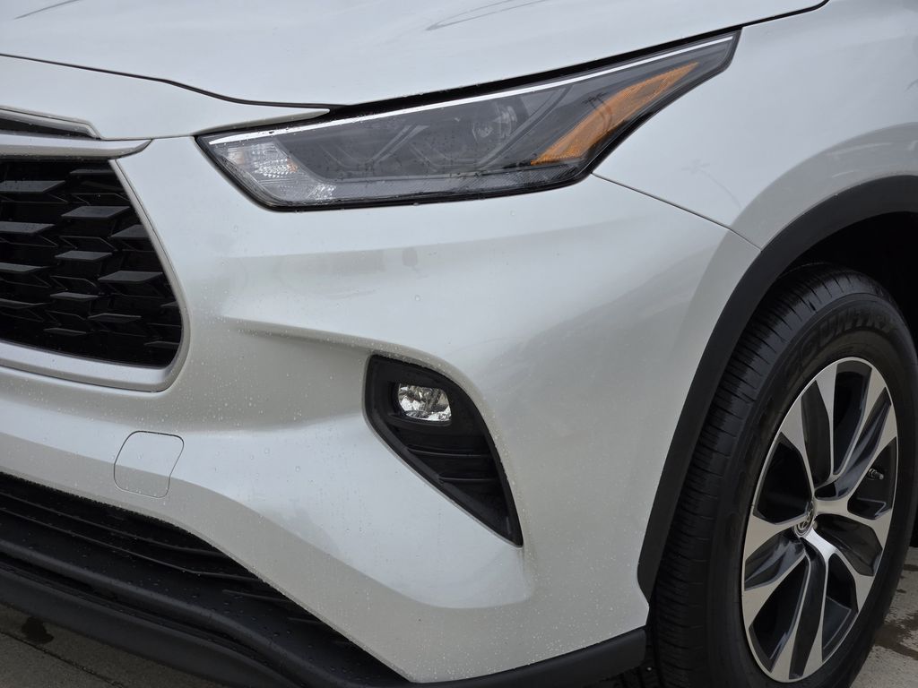 used 2022 Toyota Highlander car, priced at $35,572