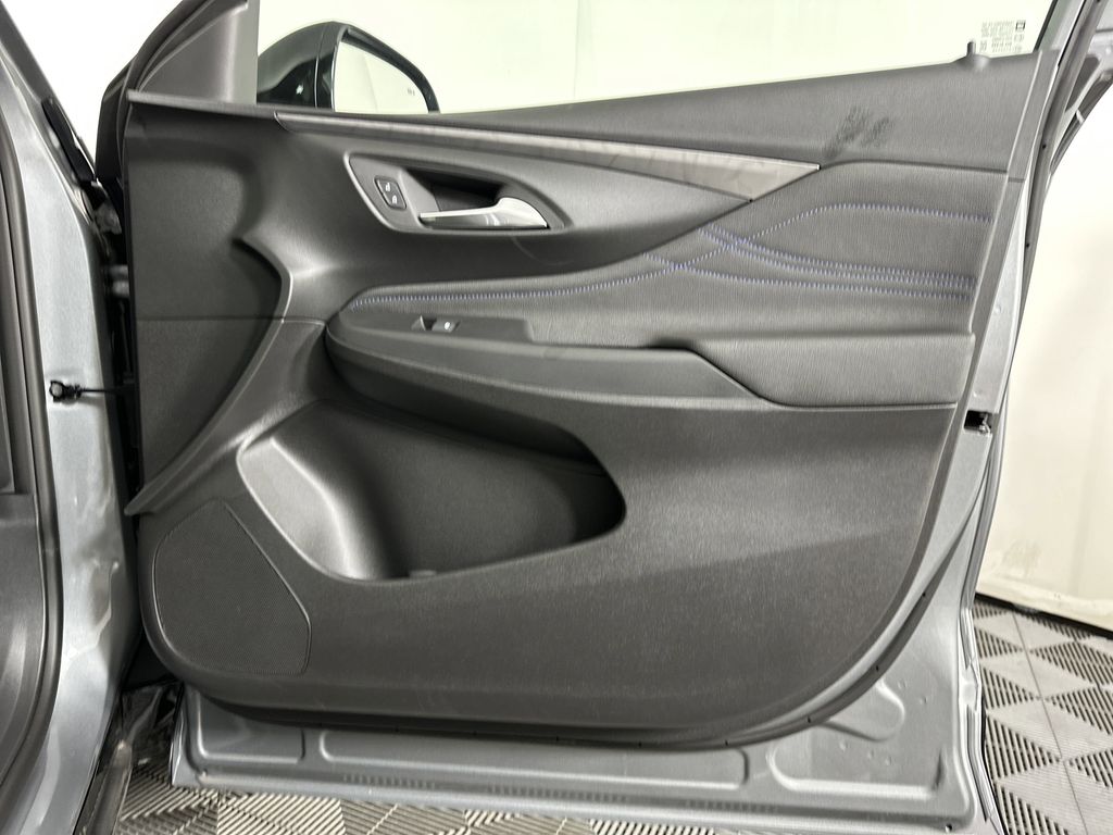 new 2025 Buick Envista car, priced at $30,065