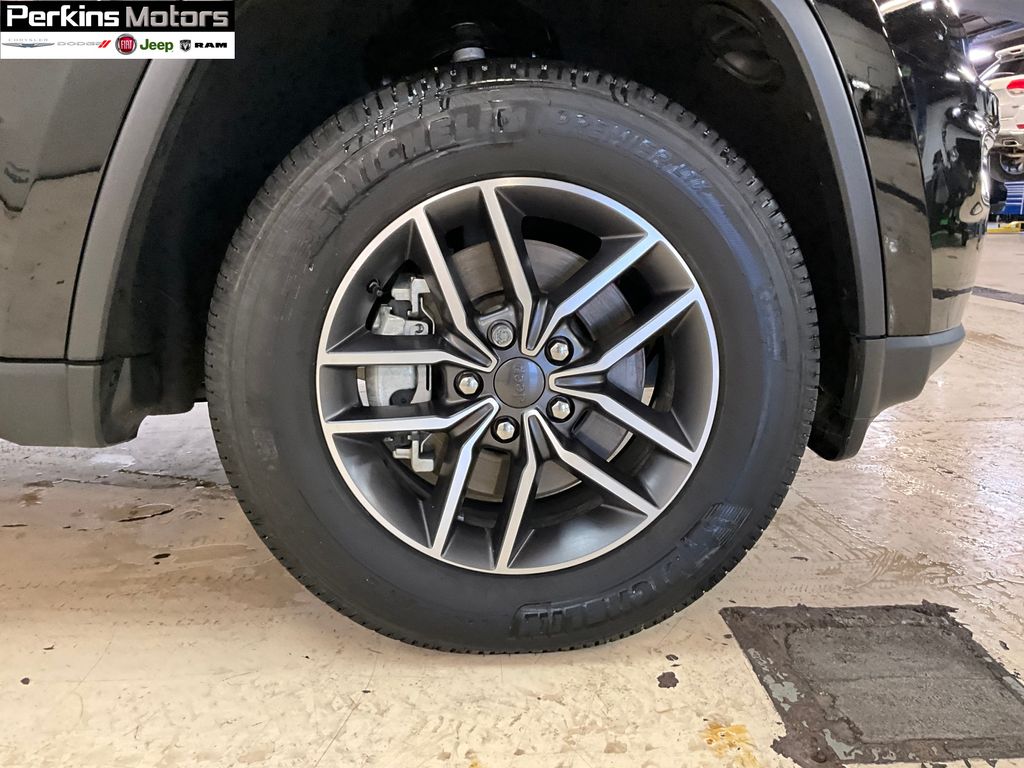 used 2021 Jeep Grand Cherokee car, priced at $33,278