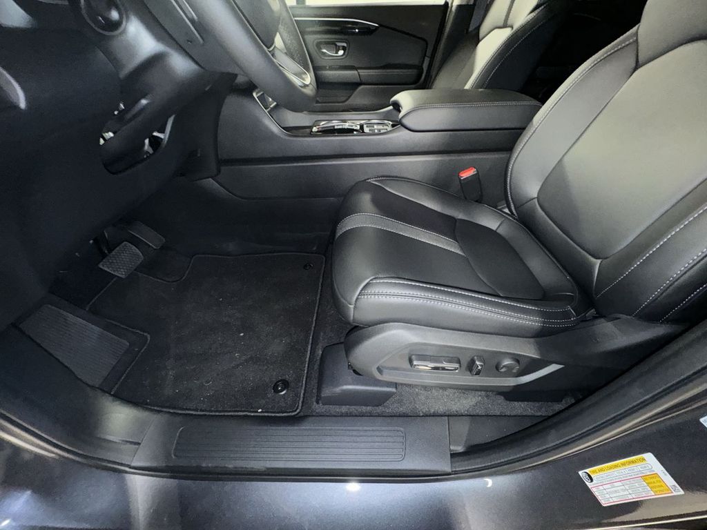new 2025 Honda Pilot car, priced at $51,095