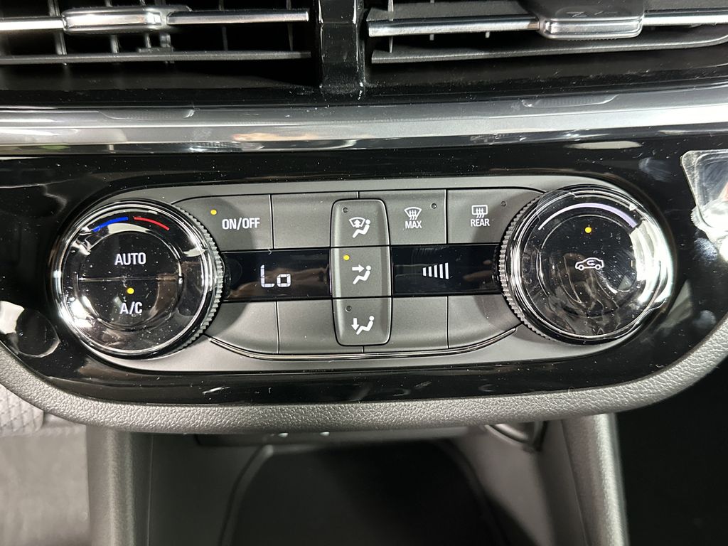 new 2025 Buick Envista car, priced at $27,285