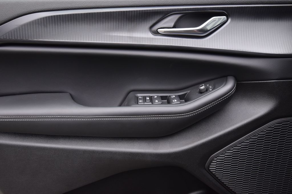new 2025 Jeep Grand Cherokee car, priced at $40,067