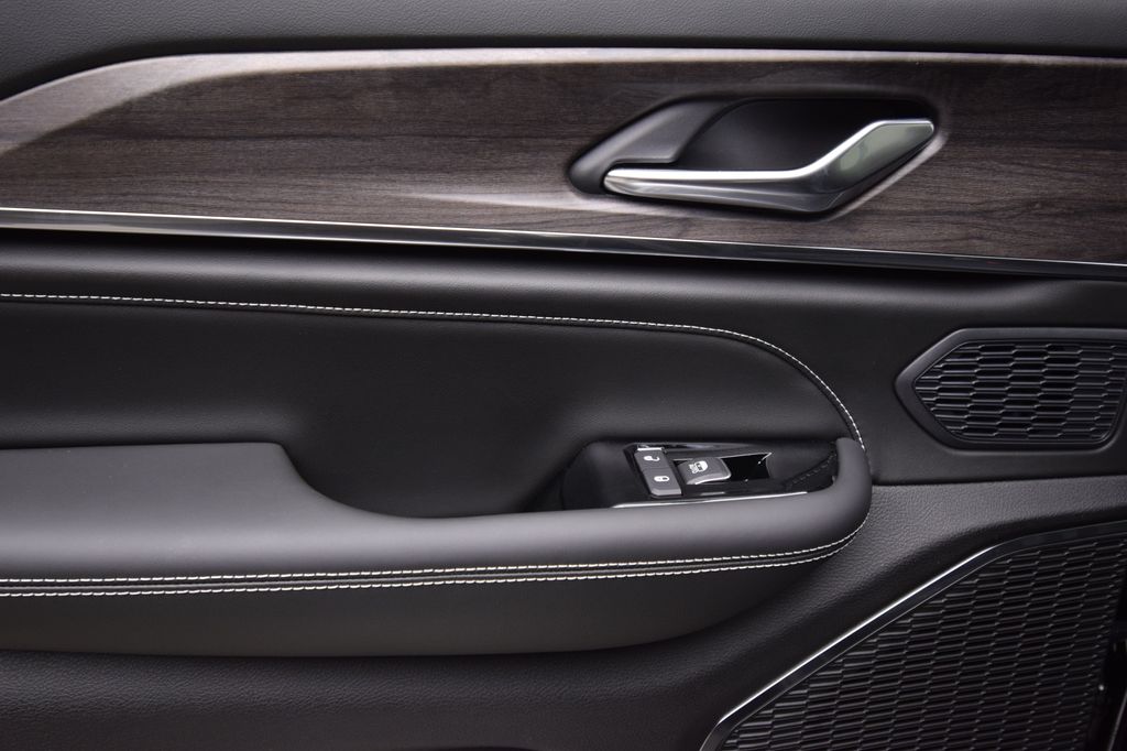 new 2025 Jeep Grand Cherokee car, priced at $55,520