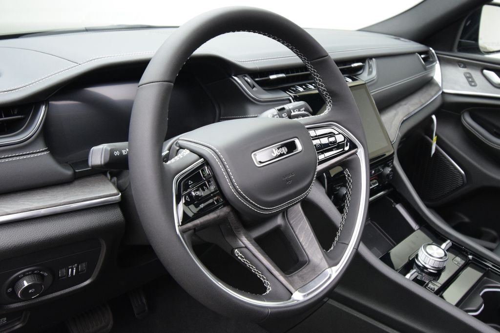 new 2025 Jeep Grand Cherokee car, priced at $55,520