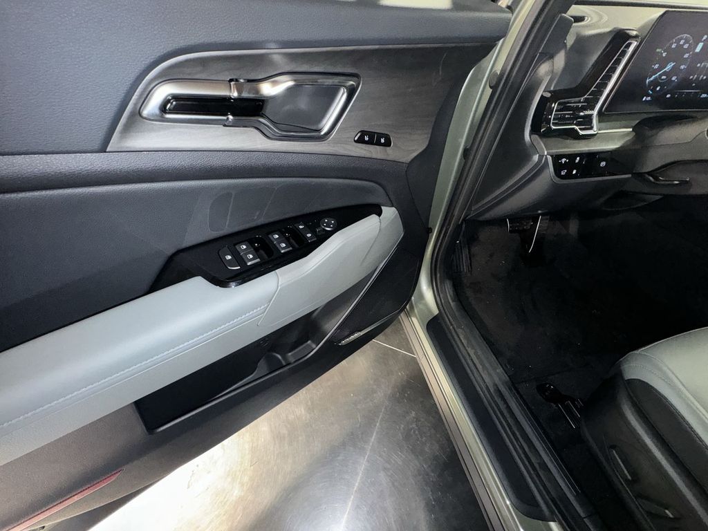 new 2025 Kia Sportage Plug-In Hybrid car, priced at $45,100