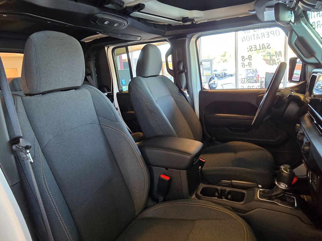 new 2025 Jeep Gladiator car, priced at $42,434