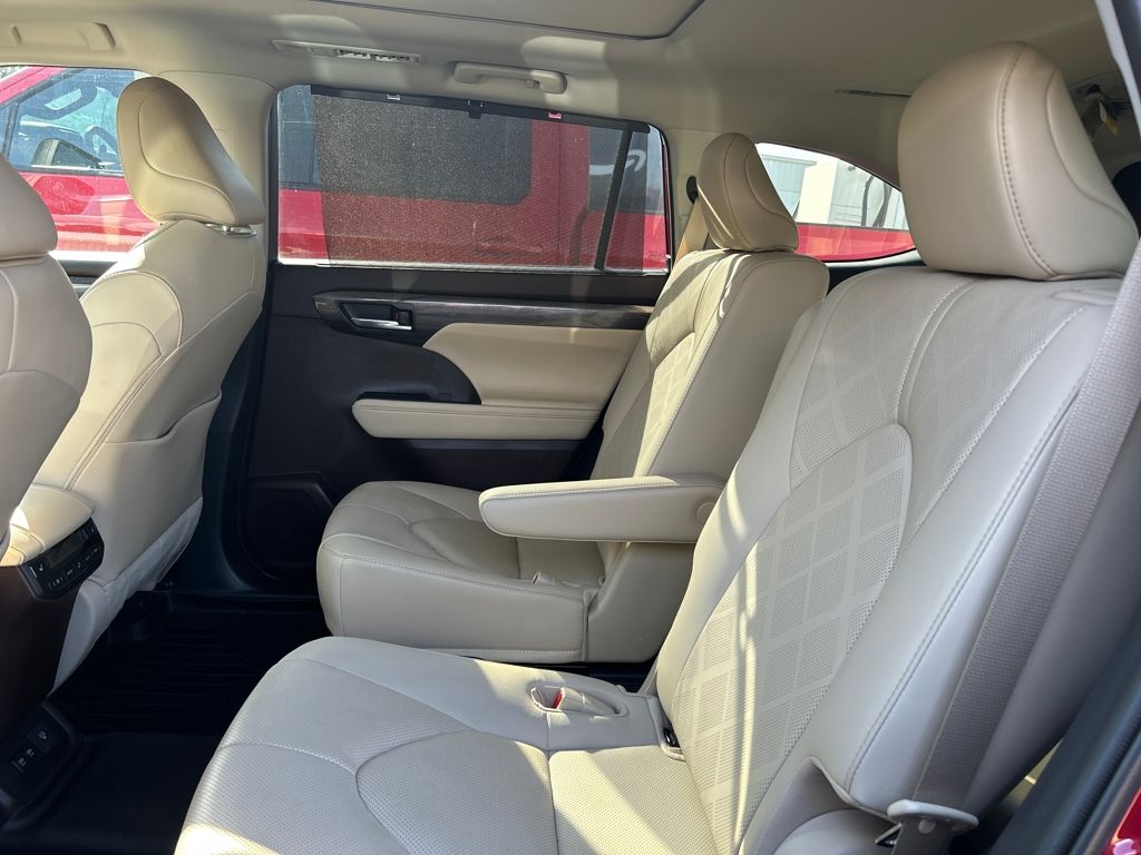 used 2021 Toyota Highlander car, priced at $35,300