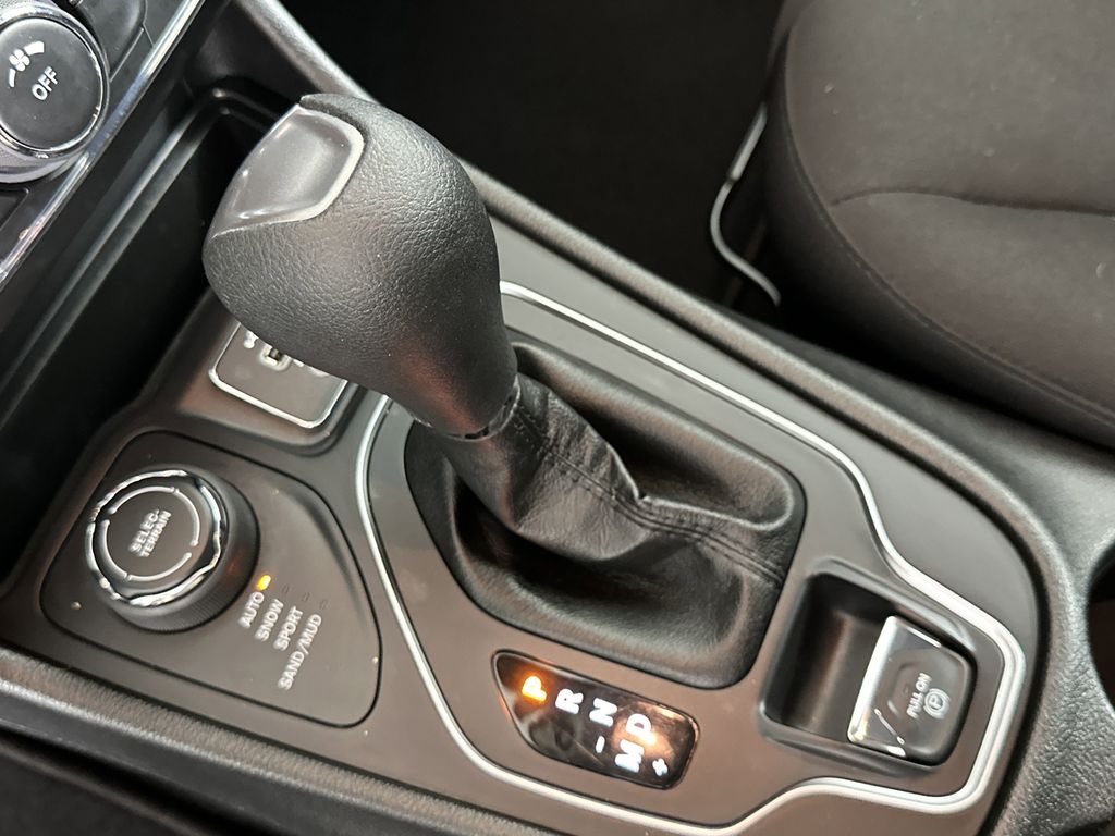 used 2019 Jeep Cherokee car, priced at $15,579