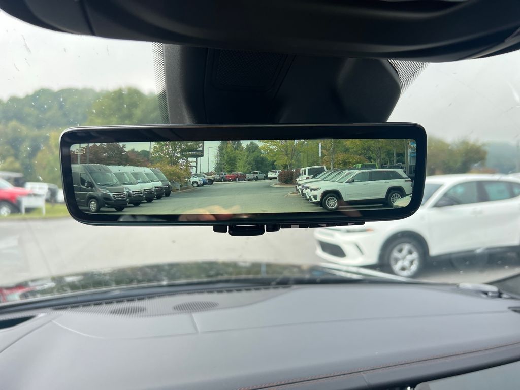 new 2025 Jeep Grand Cherokee car, priced at $64,990