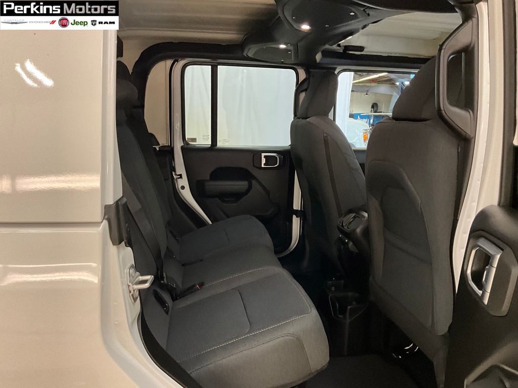 new 2025 Jeep Gladiator car, priced at $39,264