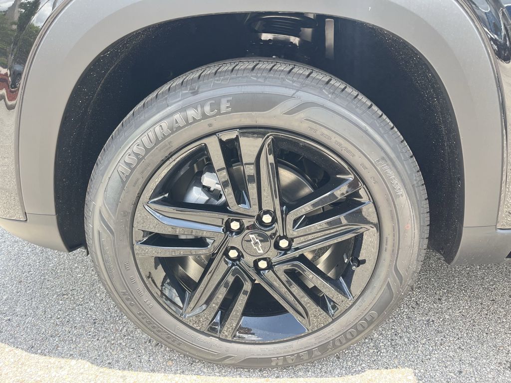 new 2025 Chevrolet Trax car, priced at $25,310