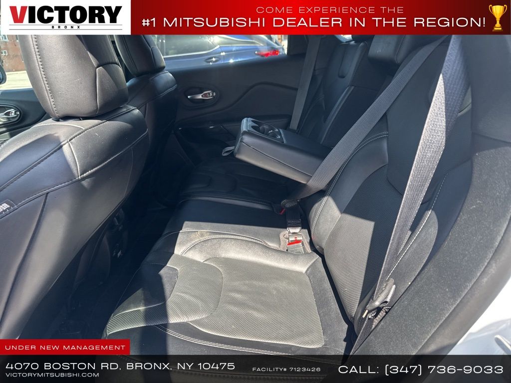 used 2023 Jeep Cherokee car, priced at $18,995