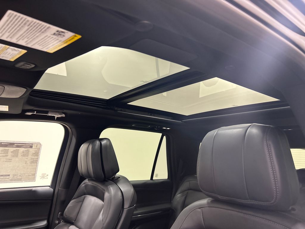 new 2025 Lincoln Navigator car, priced at $106,555