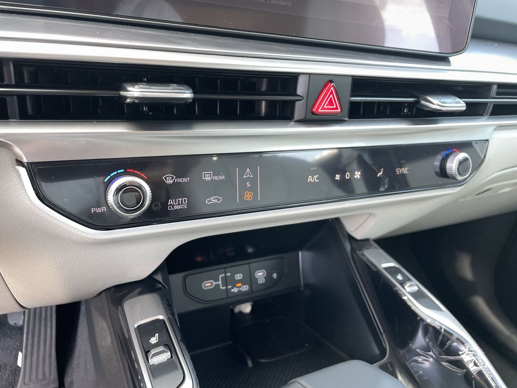 new 2025 Kia Sorento car, priced at $32,499