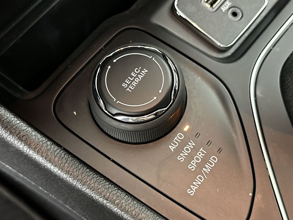 used 2019 Jeep Cherokee car, priced at $15,579