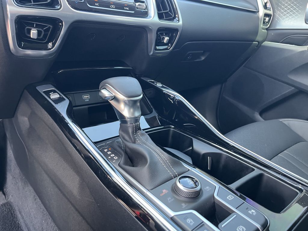 used 2022 Kia Sorento car, priced at $34,291