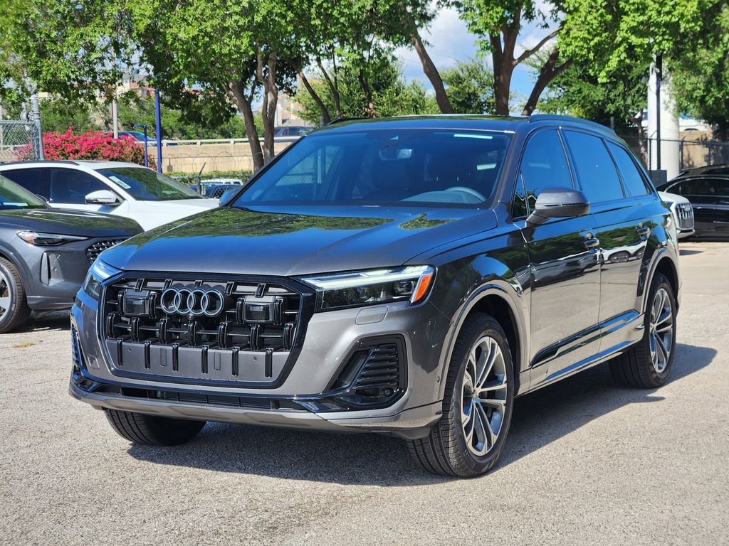 new 2025 Audi Q7 car, priced at $70,700