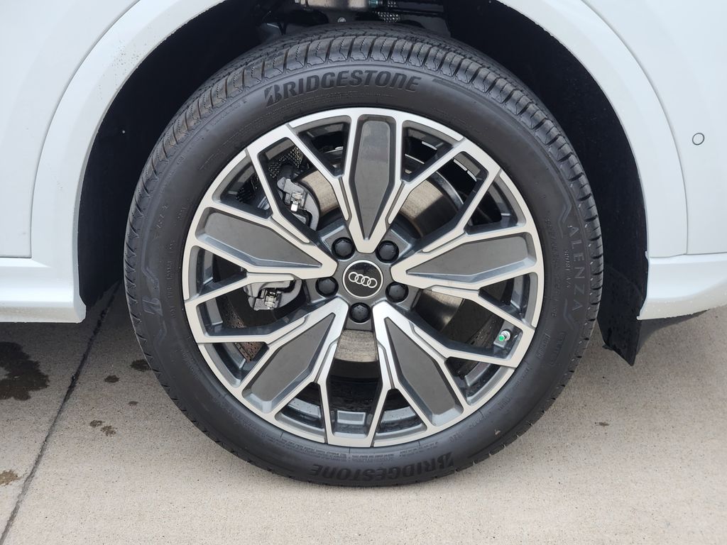 new 2025 Audi Q5 car, priced at $60,975